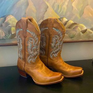 Beautiful Vintage Nocona square toe women’s cowboy boots! Perfect condition!